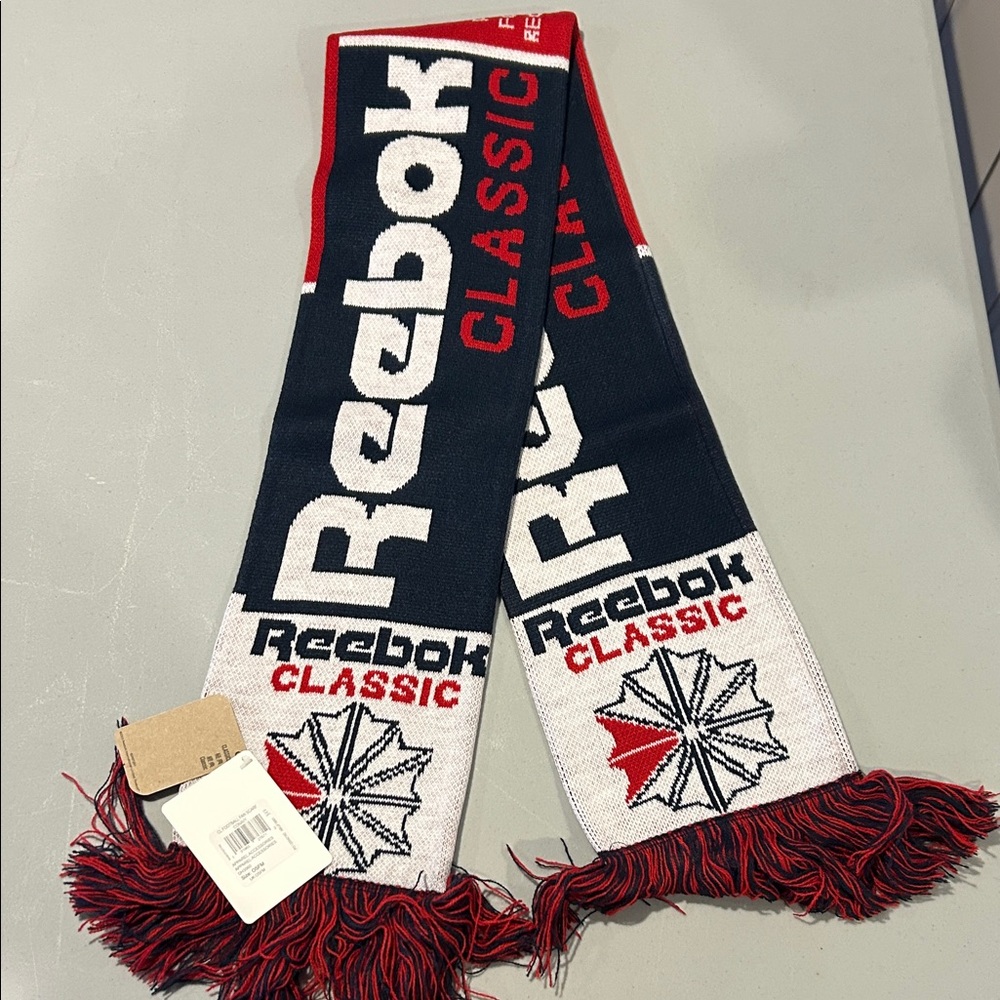 Reebok Classic Black and Red Scarf